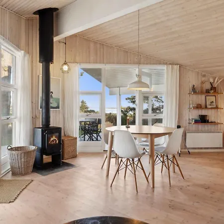 Cosy Holiday Home With Sea View Фоборг