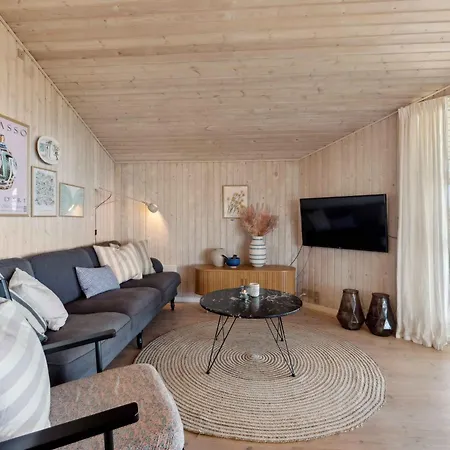Дом отдыха Cosy Holiday Home With Sea View Фоборг
