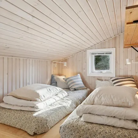 Дом отдыха Cosy Holiday Home With Sea View *